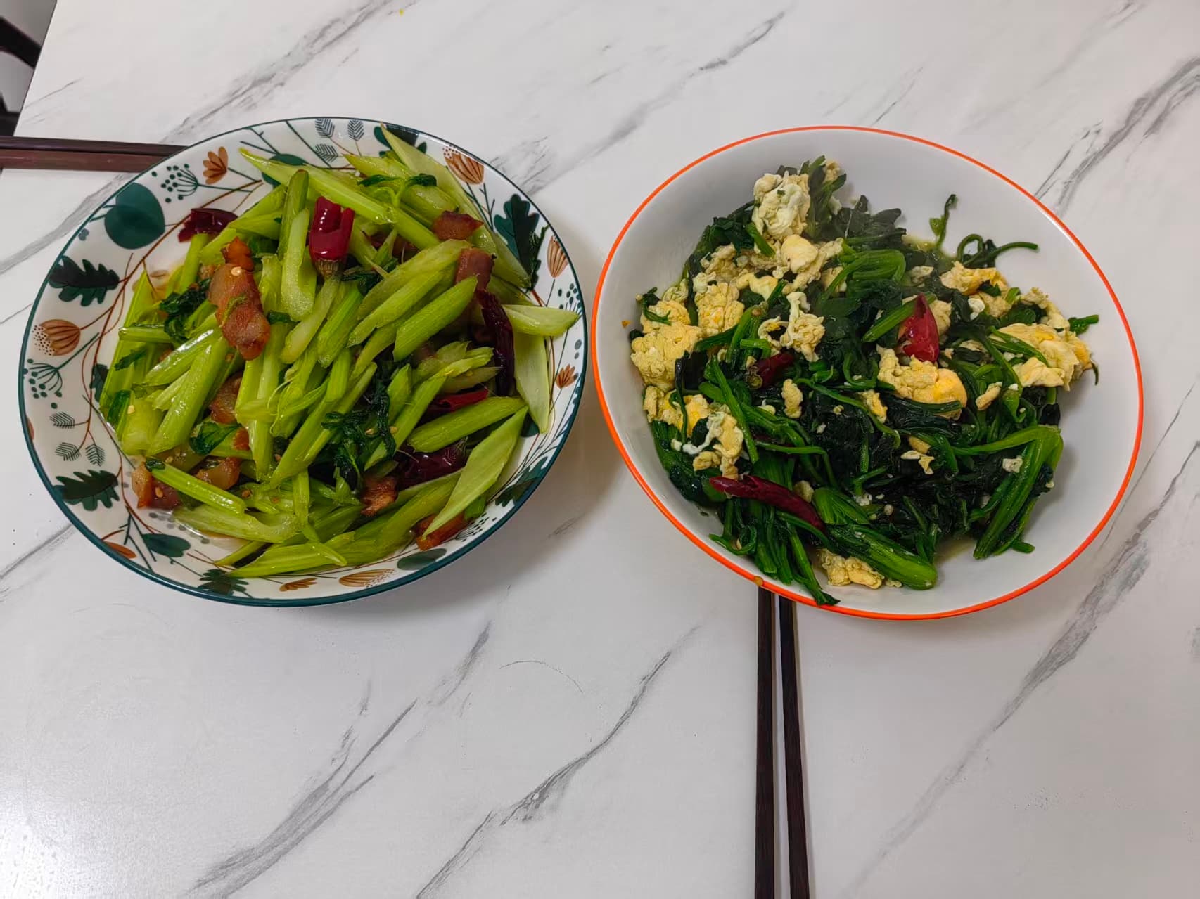 February 24, 2026. Today’s lunch is stir-fried bacon with celery and spinach with eggs.